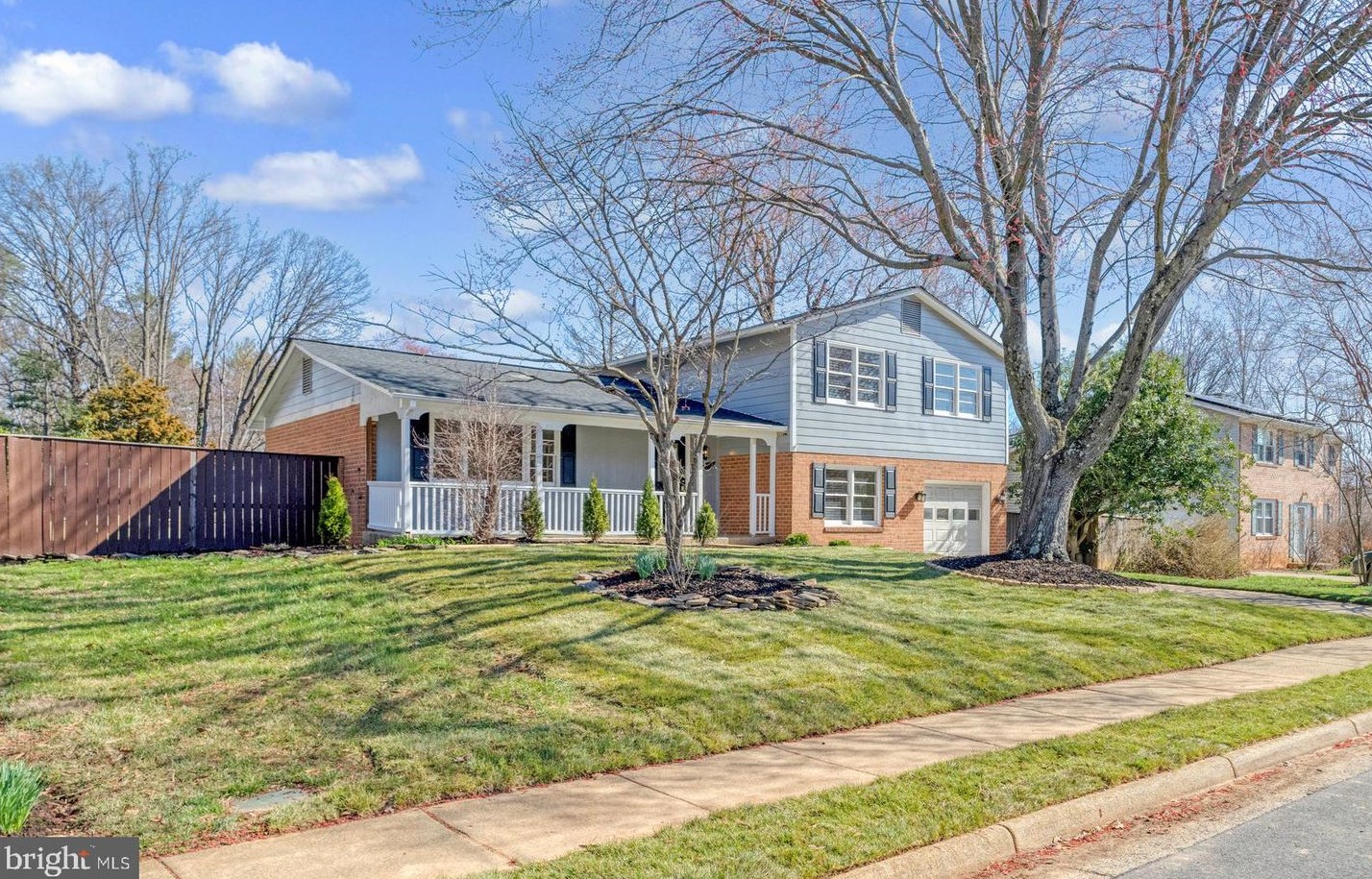 4796 Tapestry Dr, Fairfax, VA 22032-1918