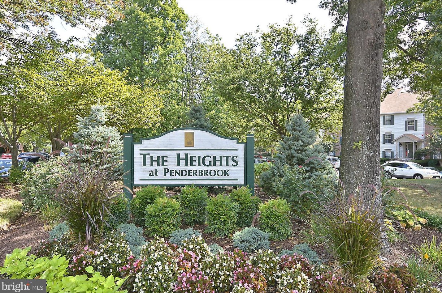 12011 Golf Ridge Ct, Fairfax, VA 22033-2623