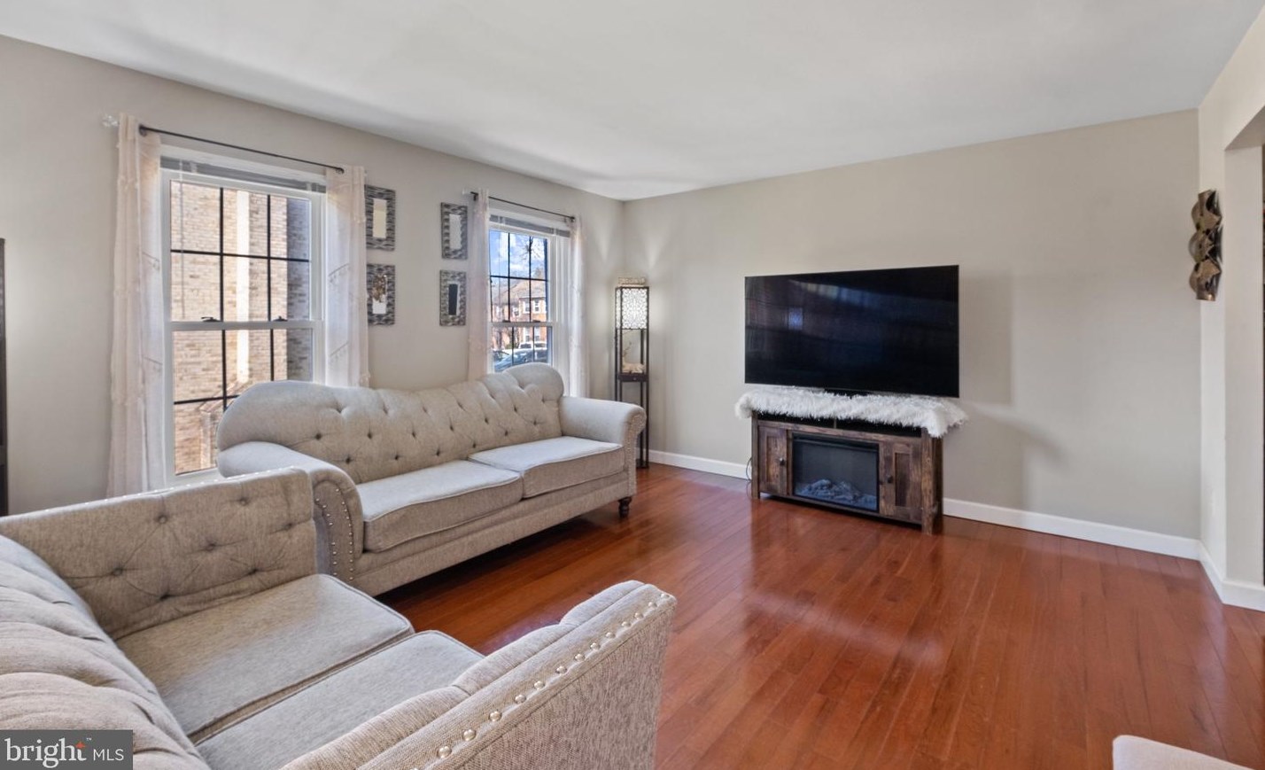 4695 Forestdale Dr, Fairfax, VA 22032-3510