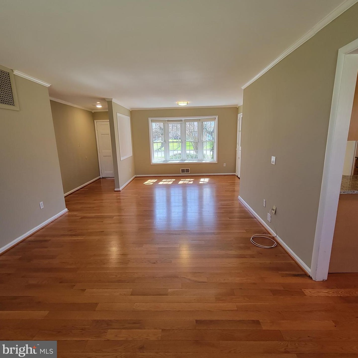 9028 Dellwood Dr, Vienna, VA 22180