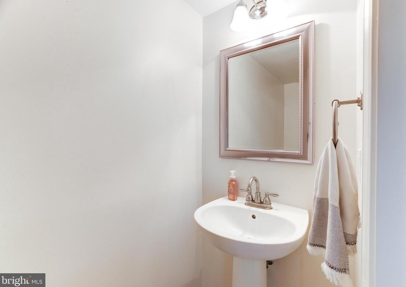 11411 Sunflower Ln, Fairfax VA  22030-6031 exterior