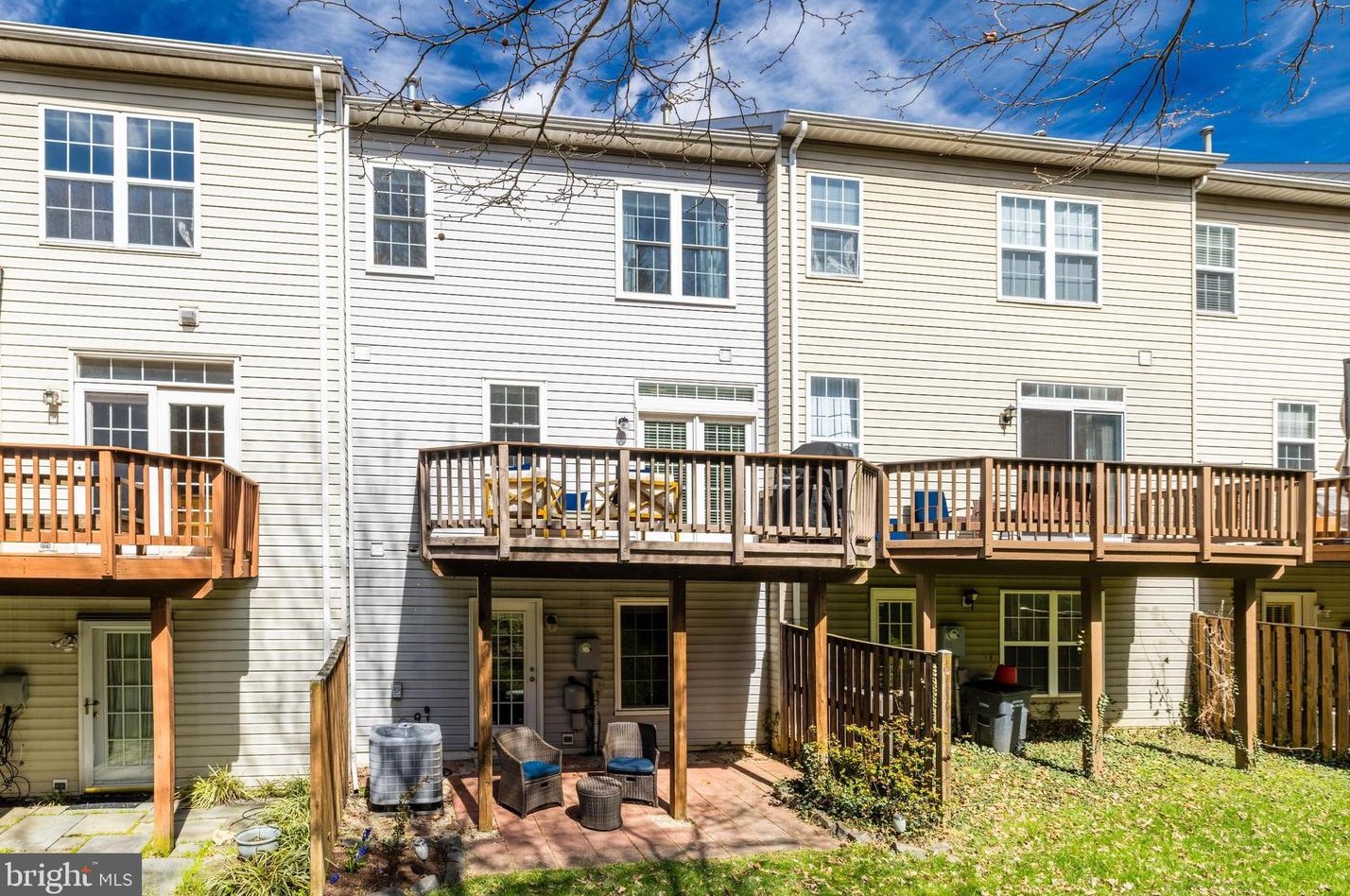 11411 Sunflower Ln, Fairfax VA  22030-6031 exterior