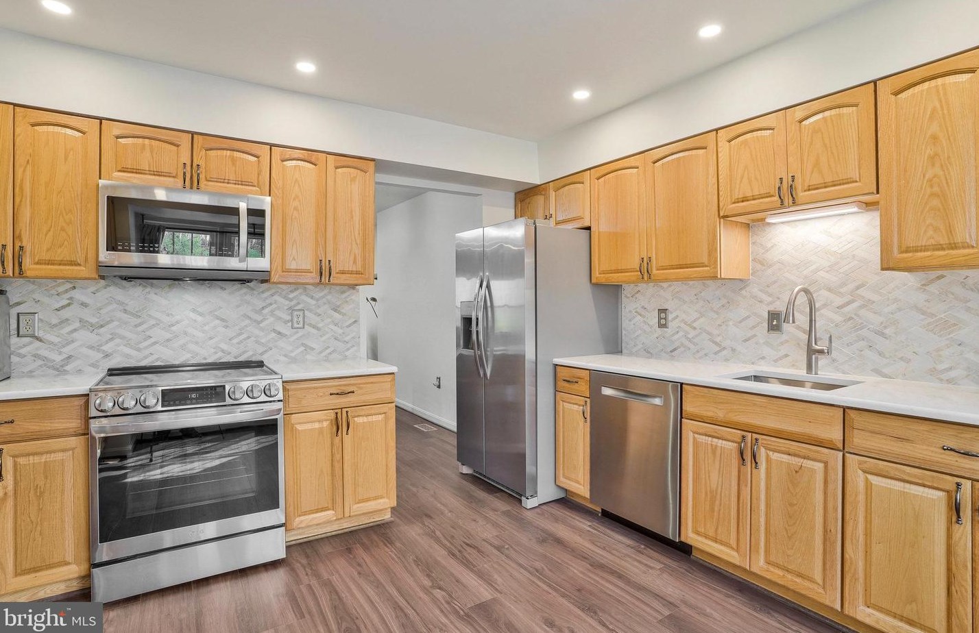 9038 Rosewall Ct, Springfield, VA 22152-2192