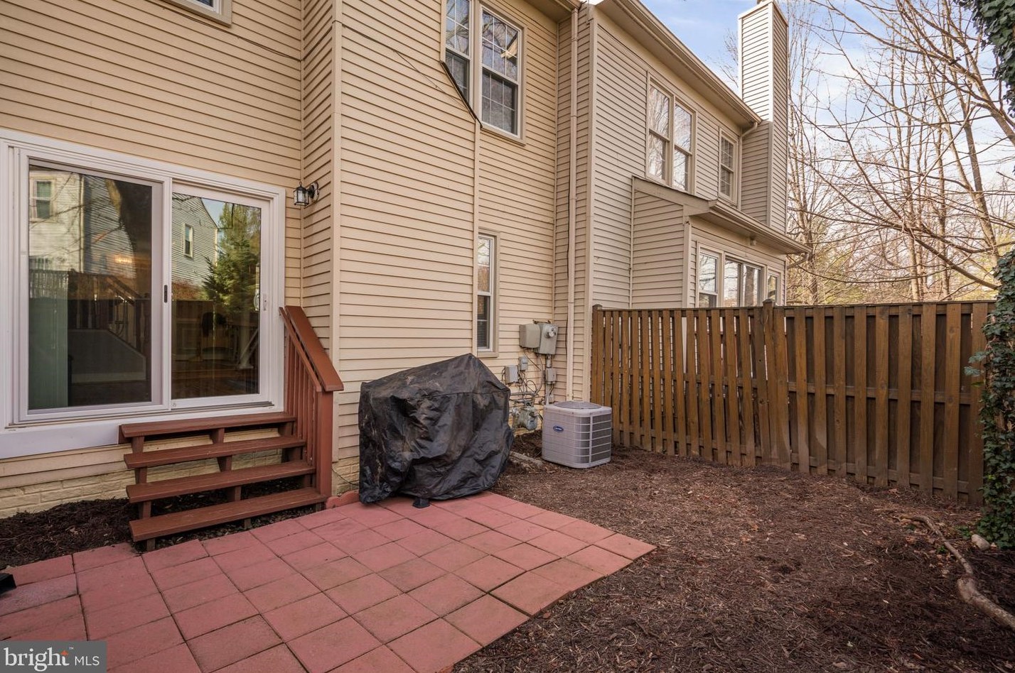 7710 Baird Ct, Lorton VA  22079-2100 exterior