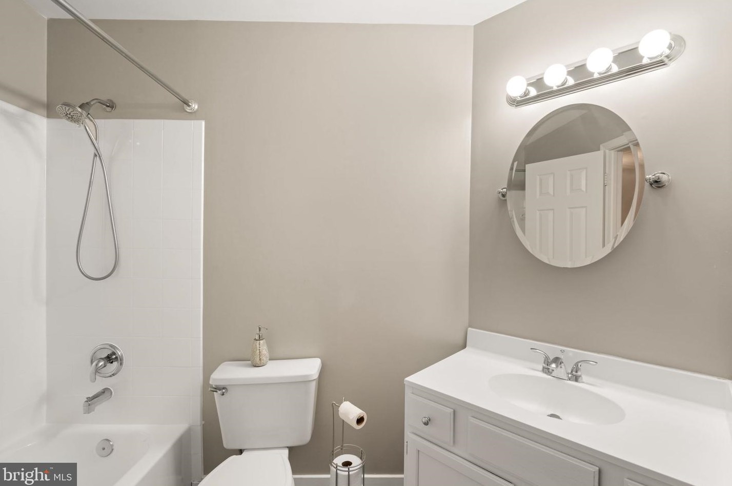 7710 Baird Ct, Lorton VA  22079-2100 exterior