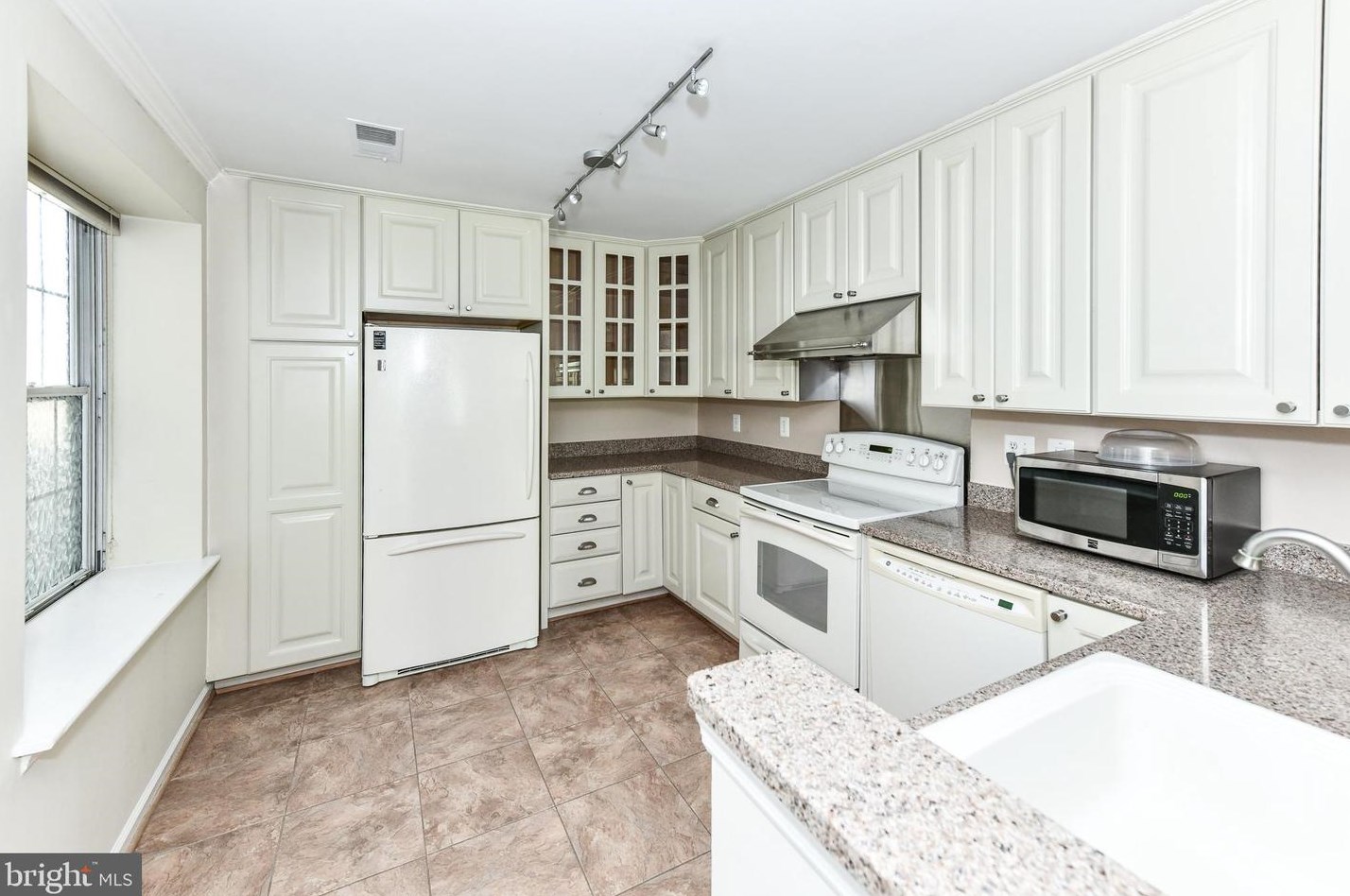 2954 Yarling Ct #2954, Falls Church, VA 22042