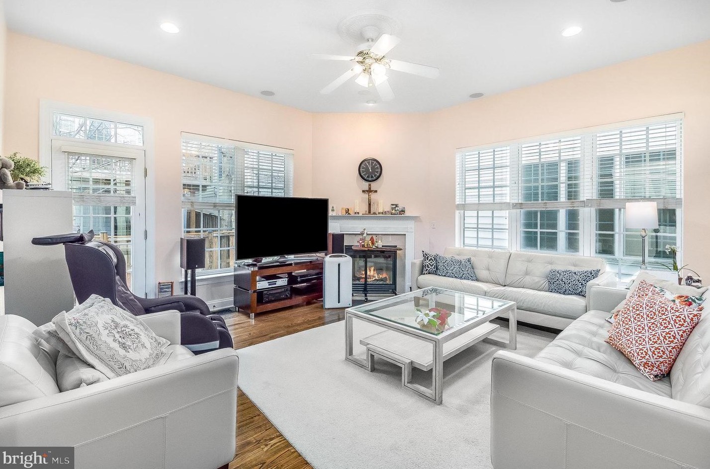 5673 Lierman Cir, Centreville, VA 20120