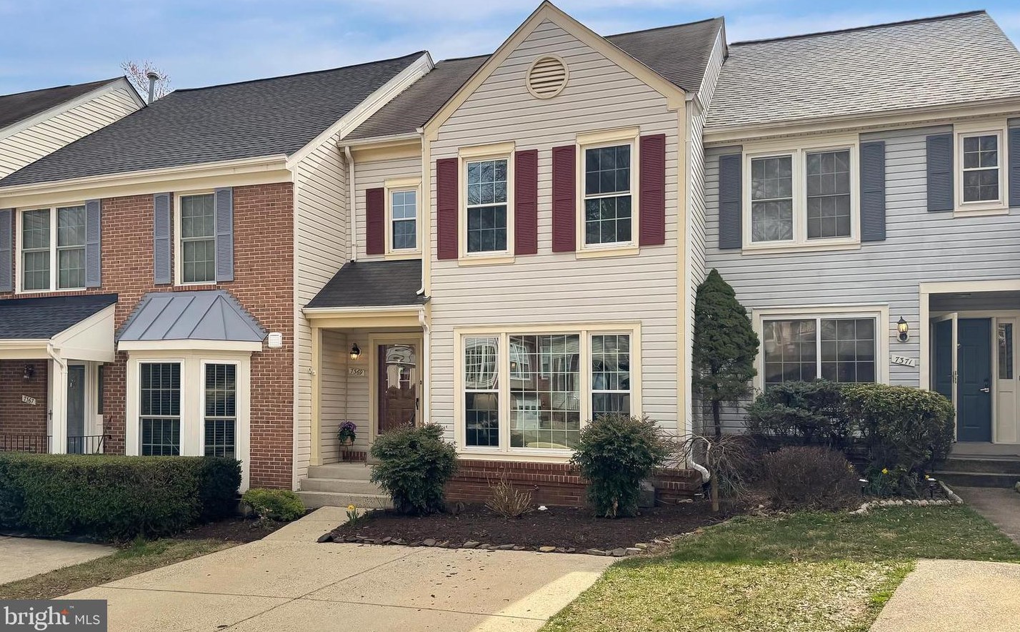7369 Hidden Knolls Ct, Springfield, VA 22153-1910