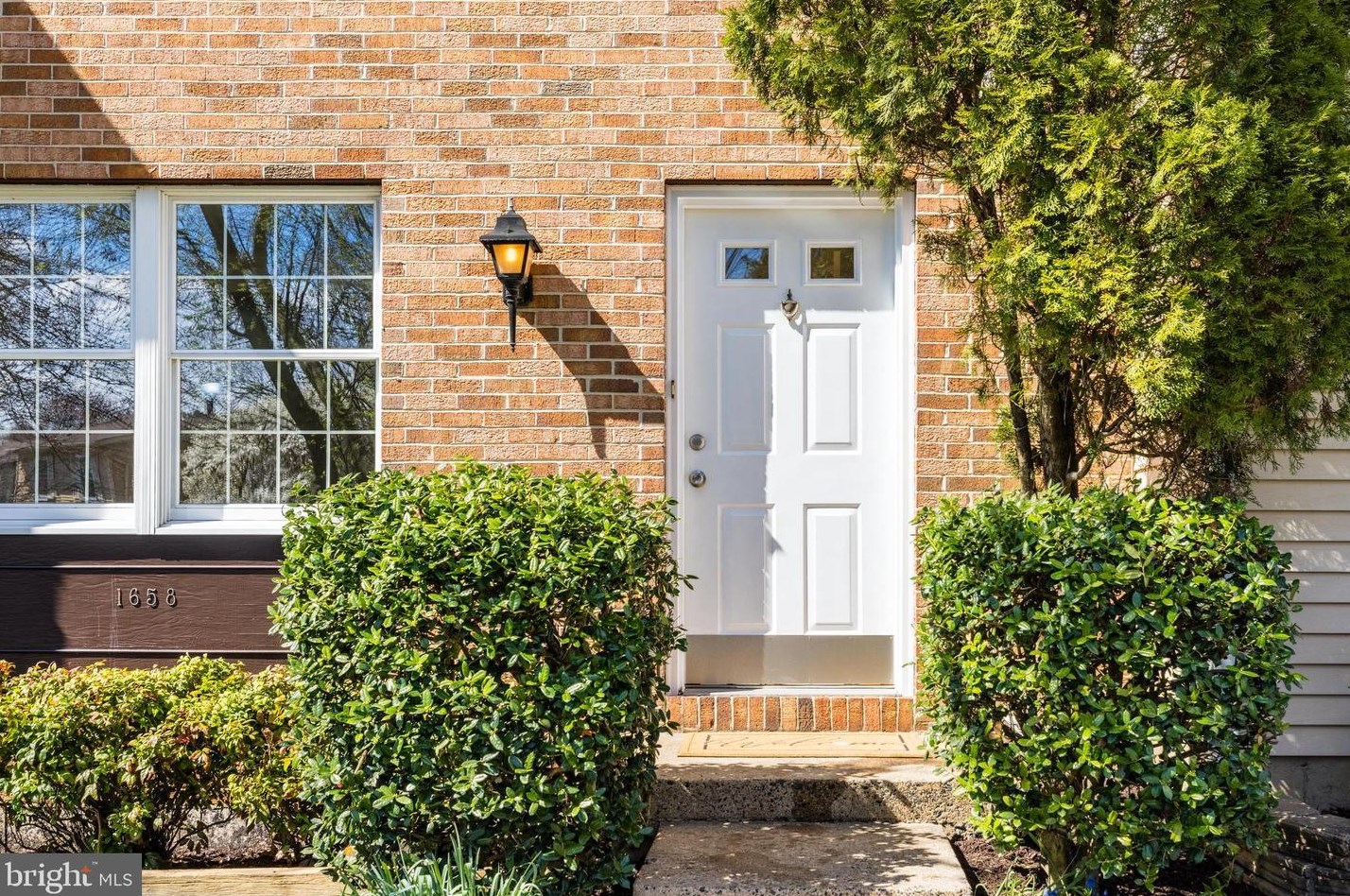 1658 Sierra Woods Ct, Herndon, VA 20194