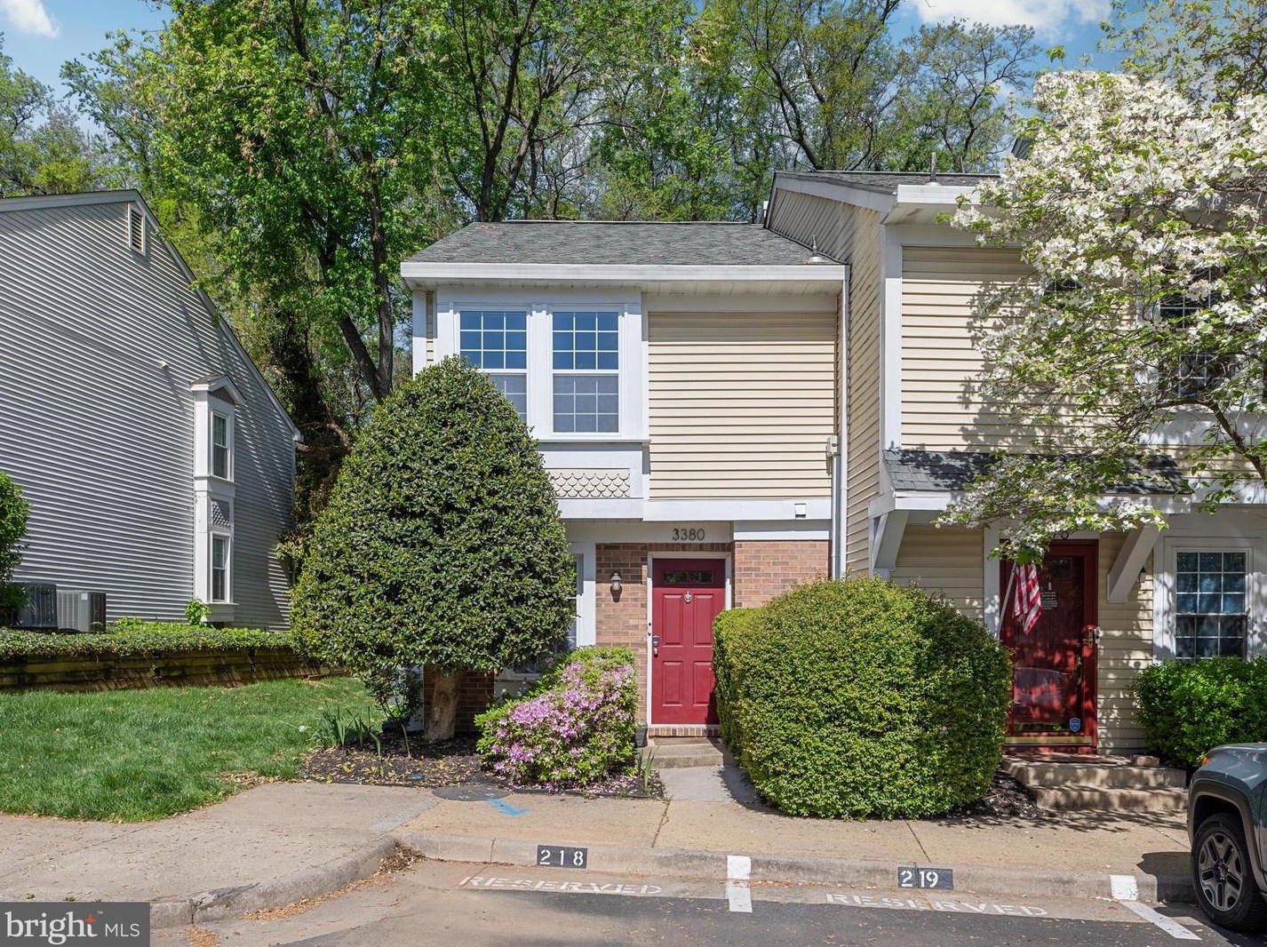 3380 Lakeside View Dr, Falls Church, VA 22041-2447