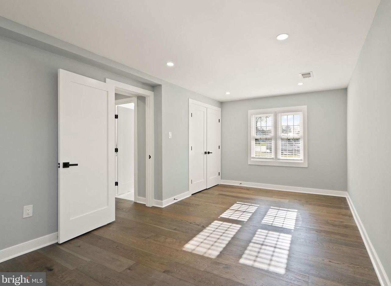 9642 Cinnamon Creek Dr, Vienna VA  22182-1428 exterior