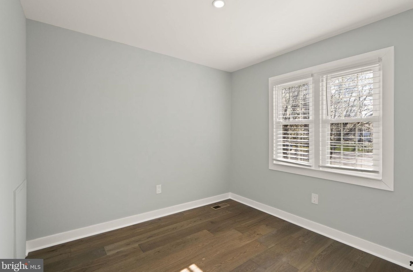 9642 Cinnamon Creek Dr, Vienna VA  22182-1428 exterior