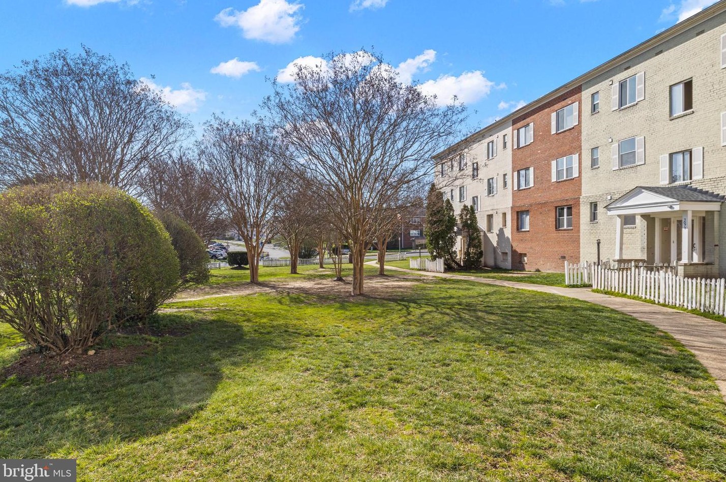 3072 Patrick Henry Dr #202, Falls Church, VA 22044