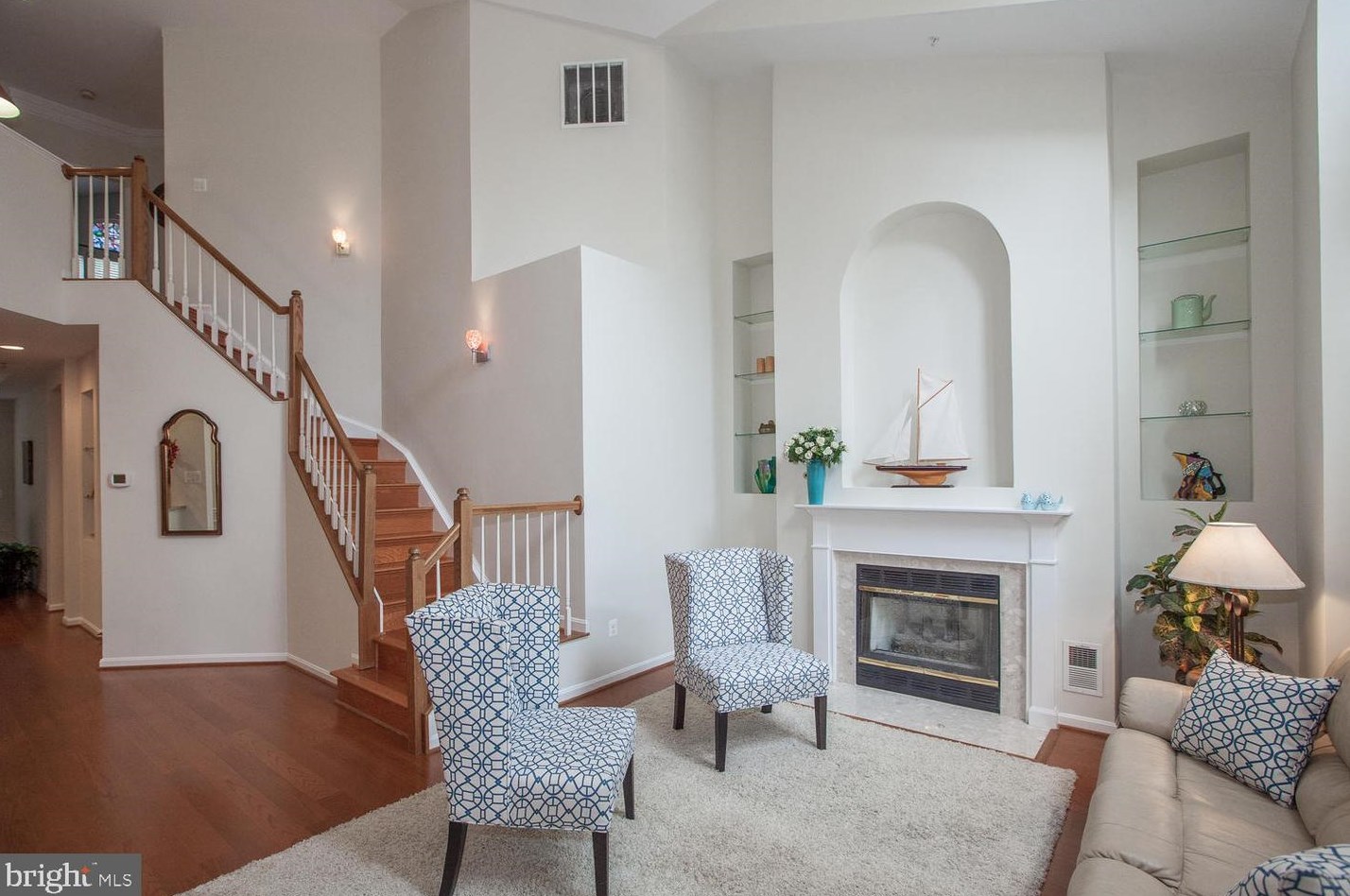 7035 Haycock Rd #f, Falls Church, VA