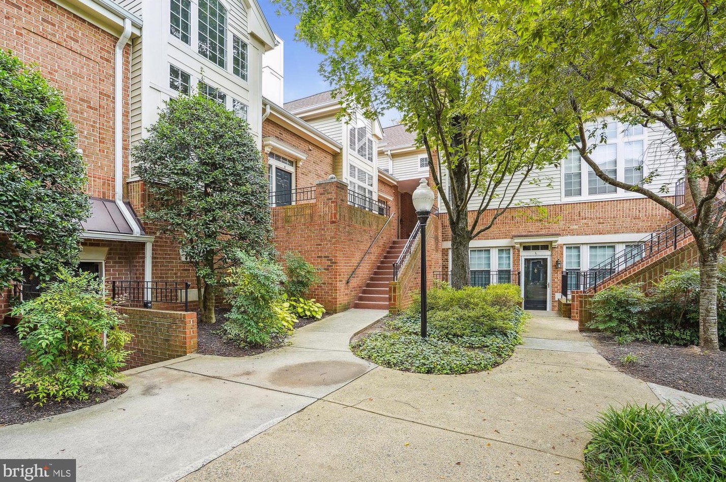 7029 Haycock Rd #409, Falls Church, VA 22043