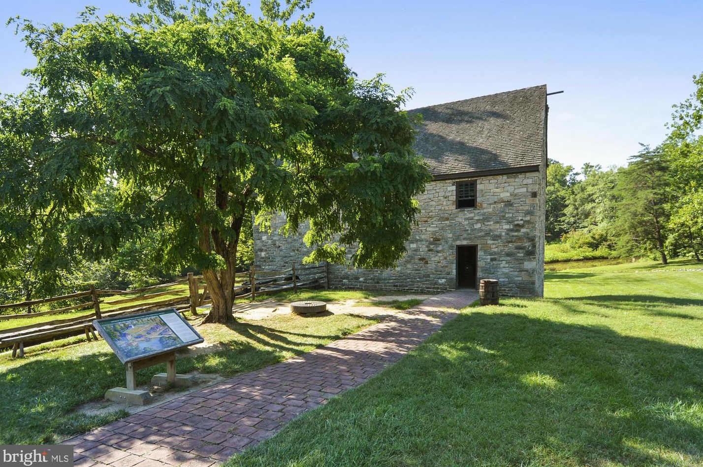 5117 Mount Vernon Memorial Hwy, Alexandria VA  22309-3319 exterior