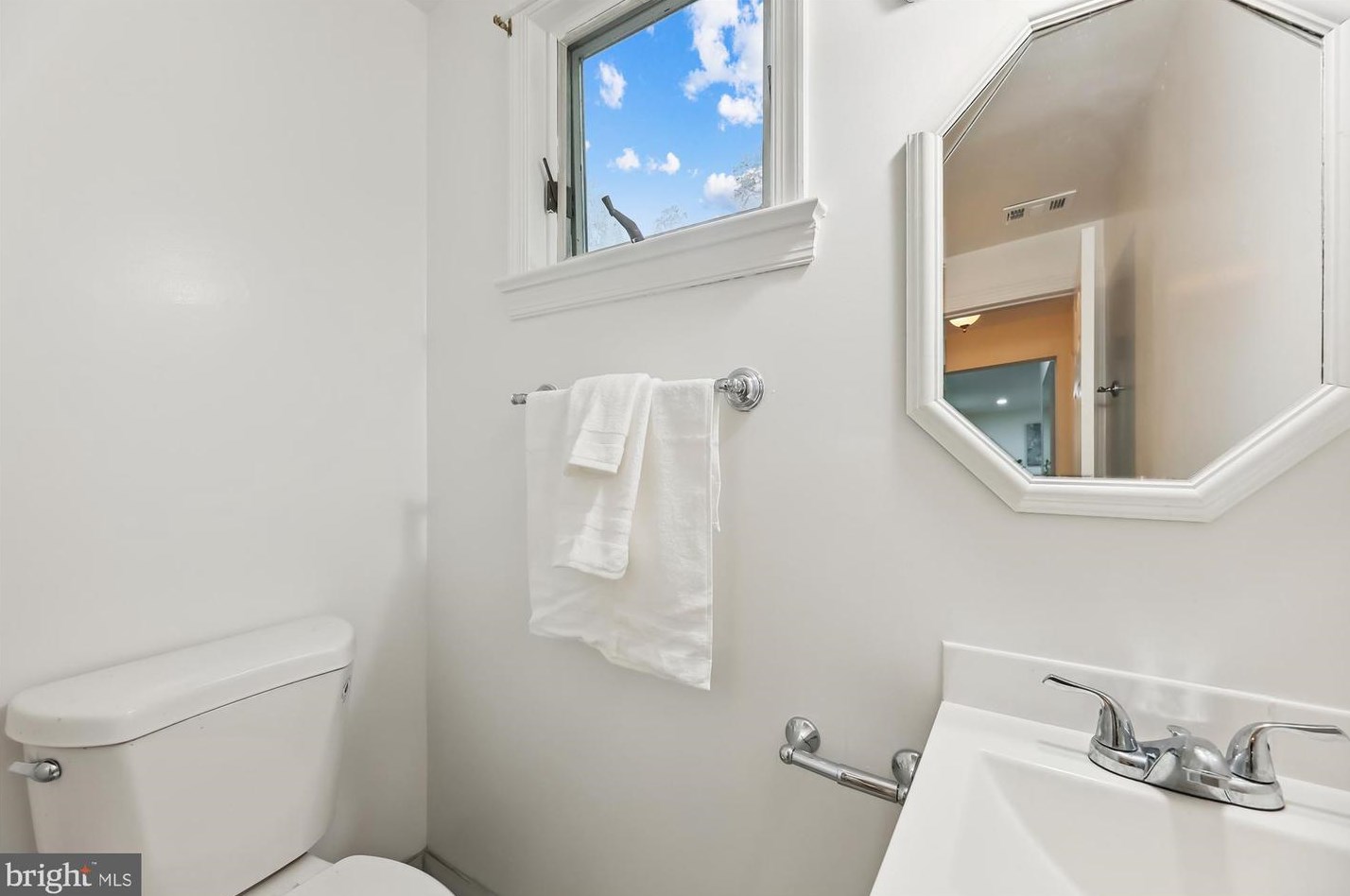 5117 Mount Vernon Memorial Hwy, Alexandria VA  22309-3319 exterior