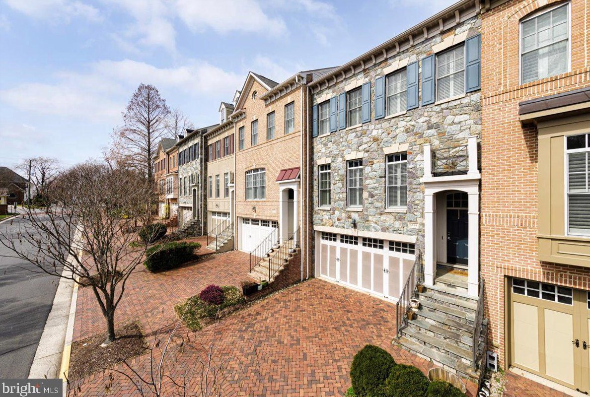 6868 Frase Dr, Falls Church, VA 22043