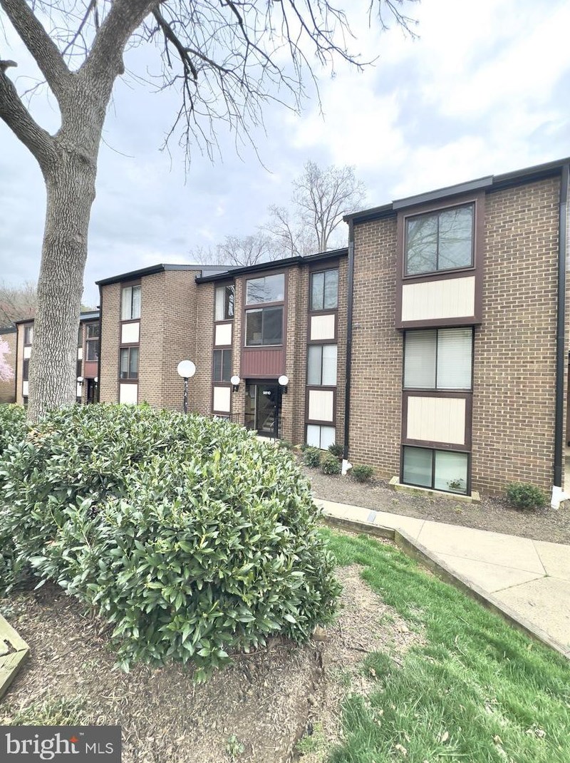 9810 Kingsbridge Dr #201, Fairfax, VA 22031
