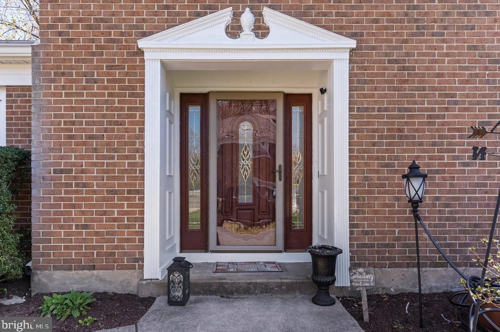 1101 Treeside Ln, Herndon, VA 20170
