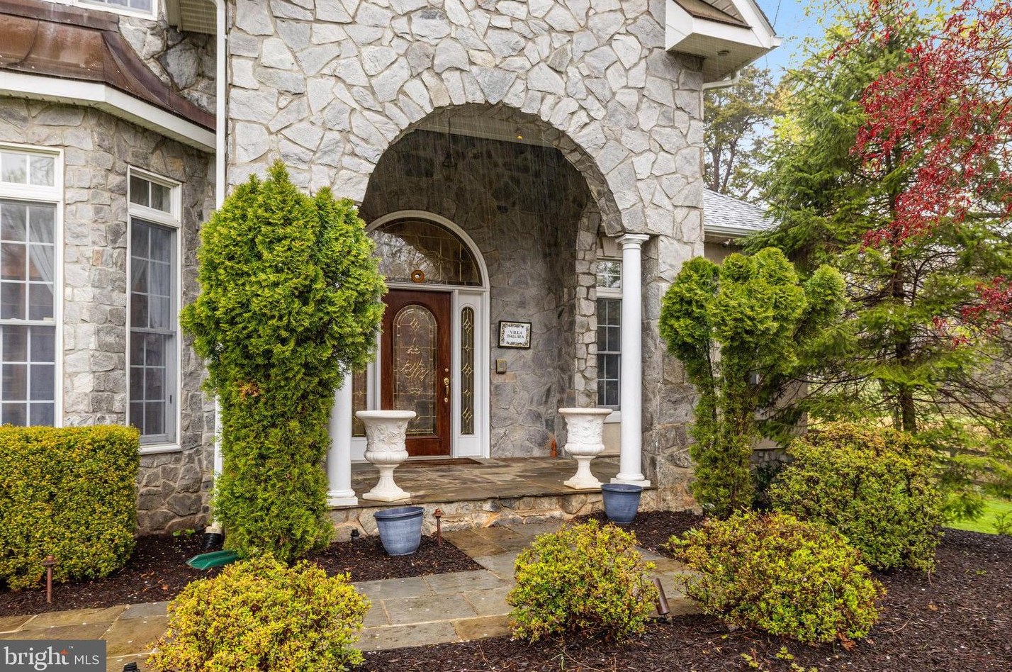 12196 Goldenchain Ct, Herndon, VA 20171