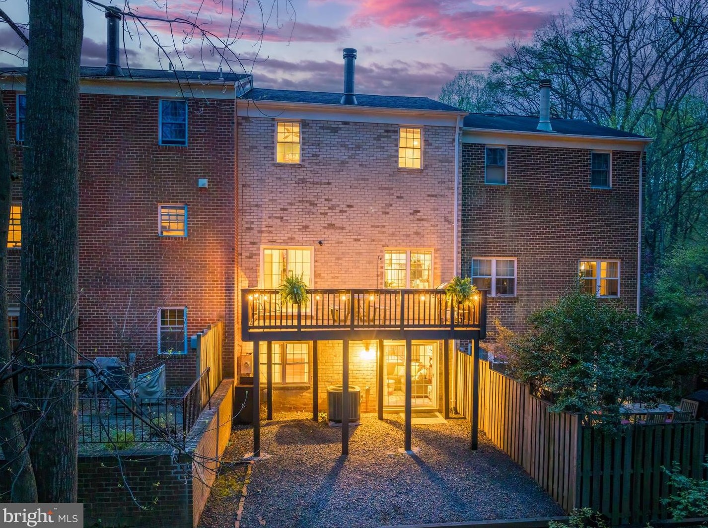 11710 Dry River Ct, Herndon, VA 20191