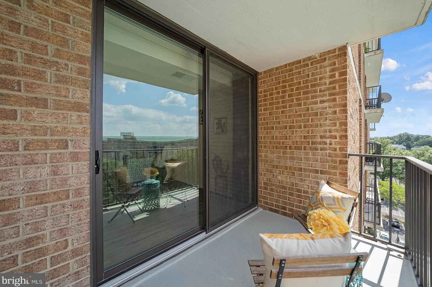 2311 Pimmit Dr #819, Falls Church, VA 22043