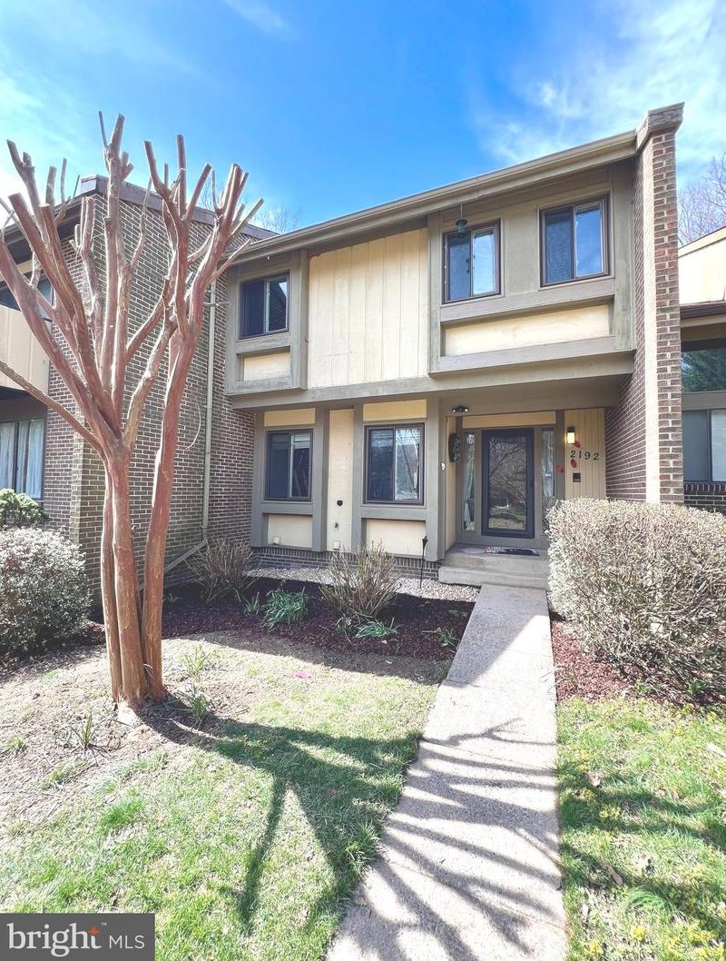 2192 Glencourse Ln, Herndon, VA 20191