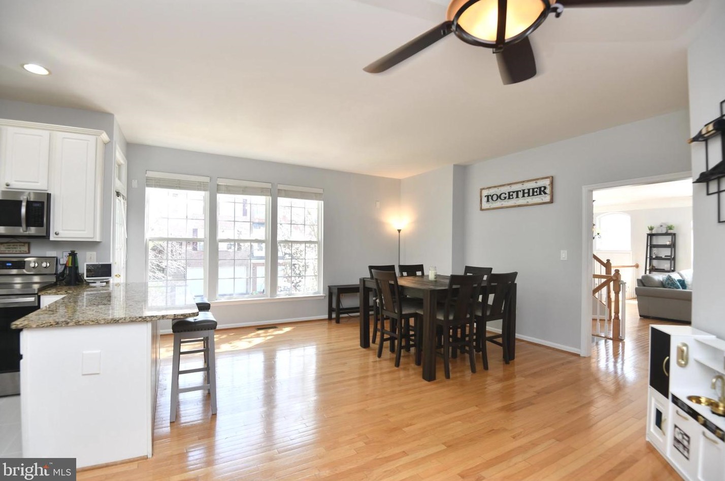 13938 Sawteeth Way, Centreville VA  20121-3032 exterior