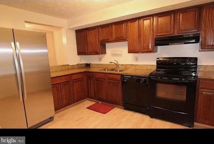 10921 Harpers Square Ct, Herndon, VA 20191
