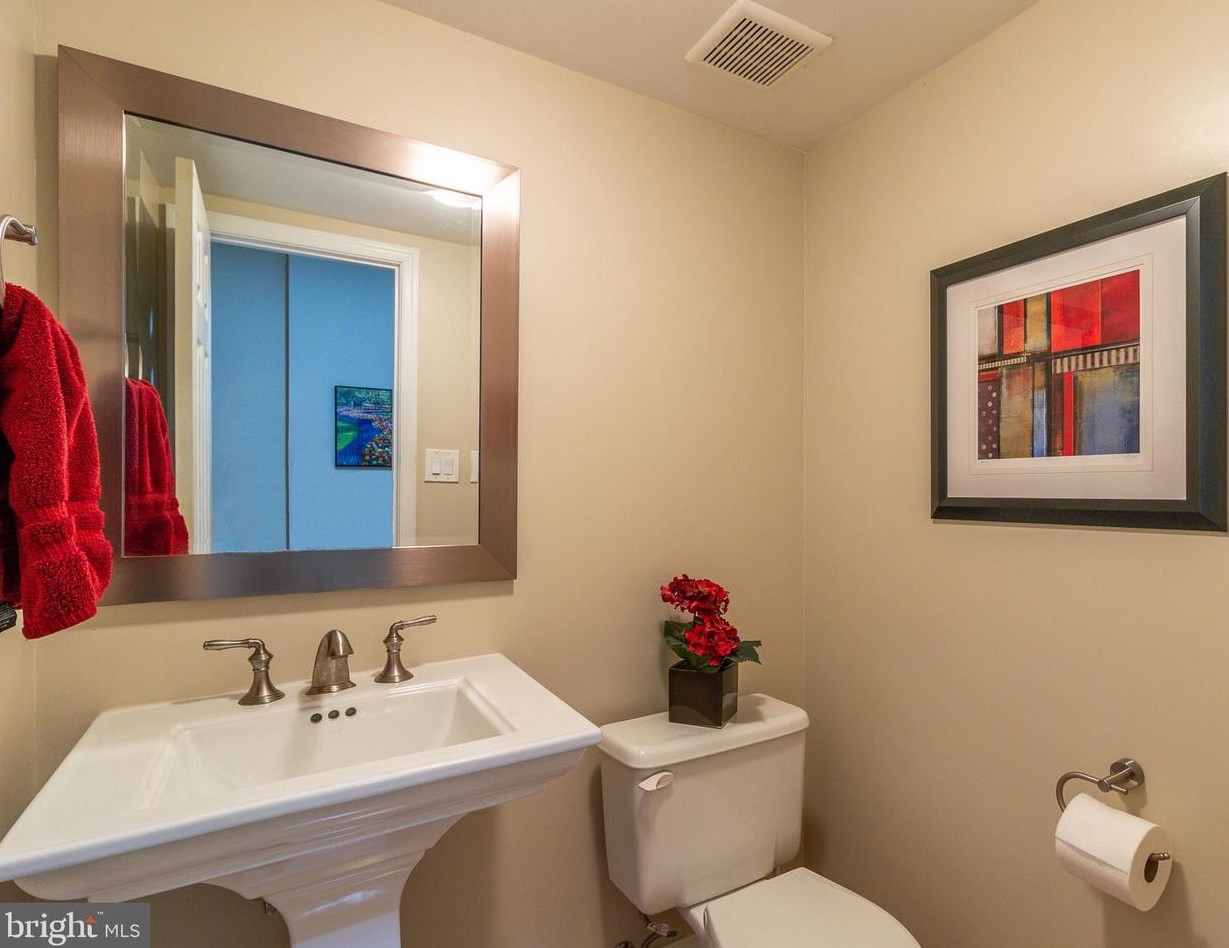 10460 Malone Ct, Fairfax VA 22032-2377 exterior