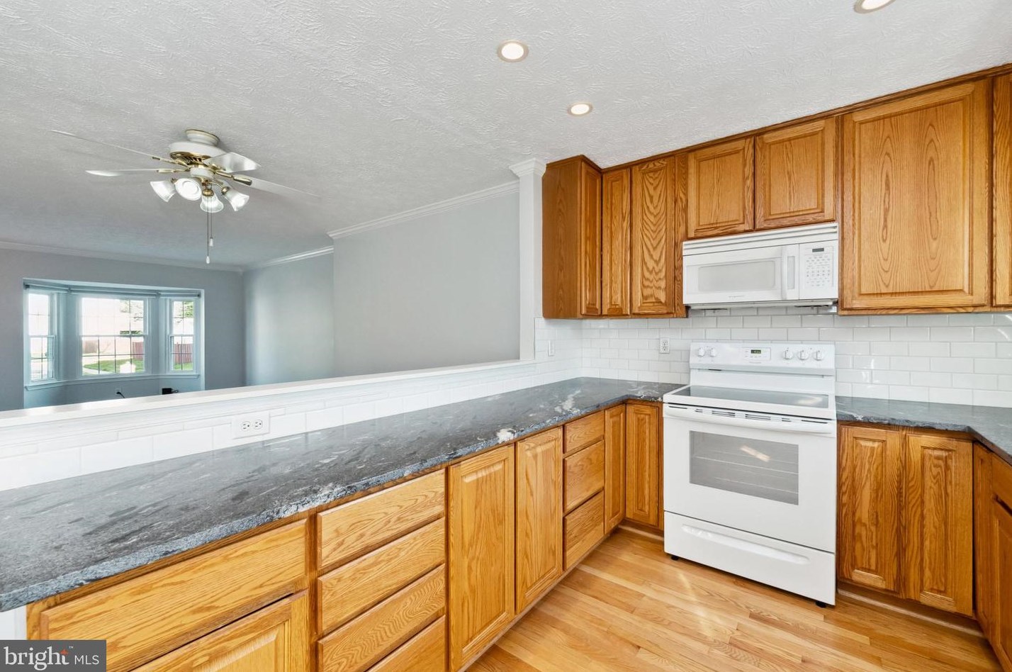 13997 Antonia Ford Ct, Centreville VA  20121-3504 exterior