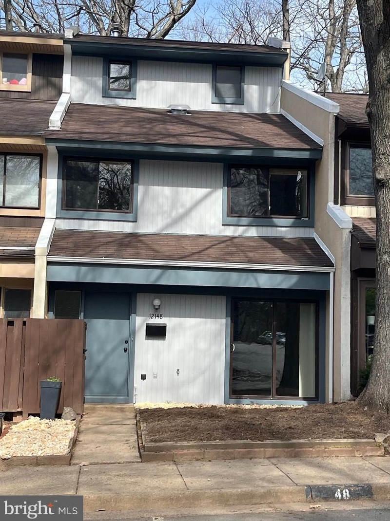 12148 Captiva Ct, Herndon, VA 20191