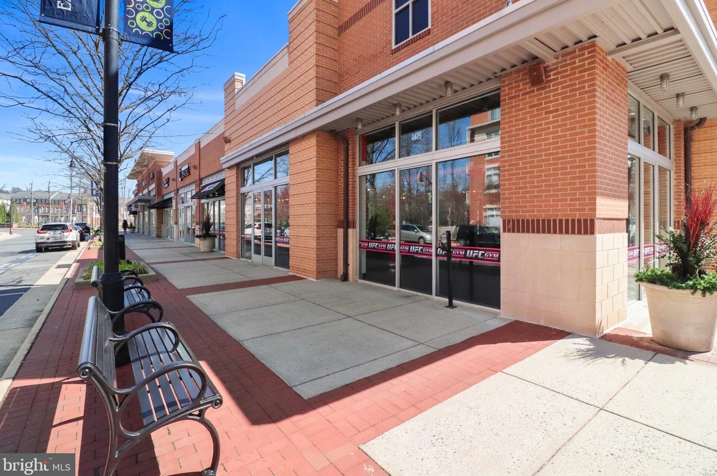 4480 Market Commons Dr, Fairfax VA  22033-6055 exterior