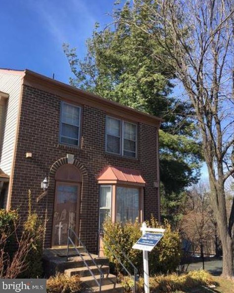 5700 Heritage Crossing Ct, Centreville VA  20120-3608 exterior