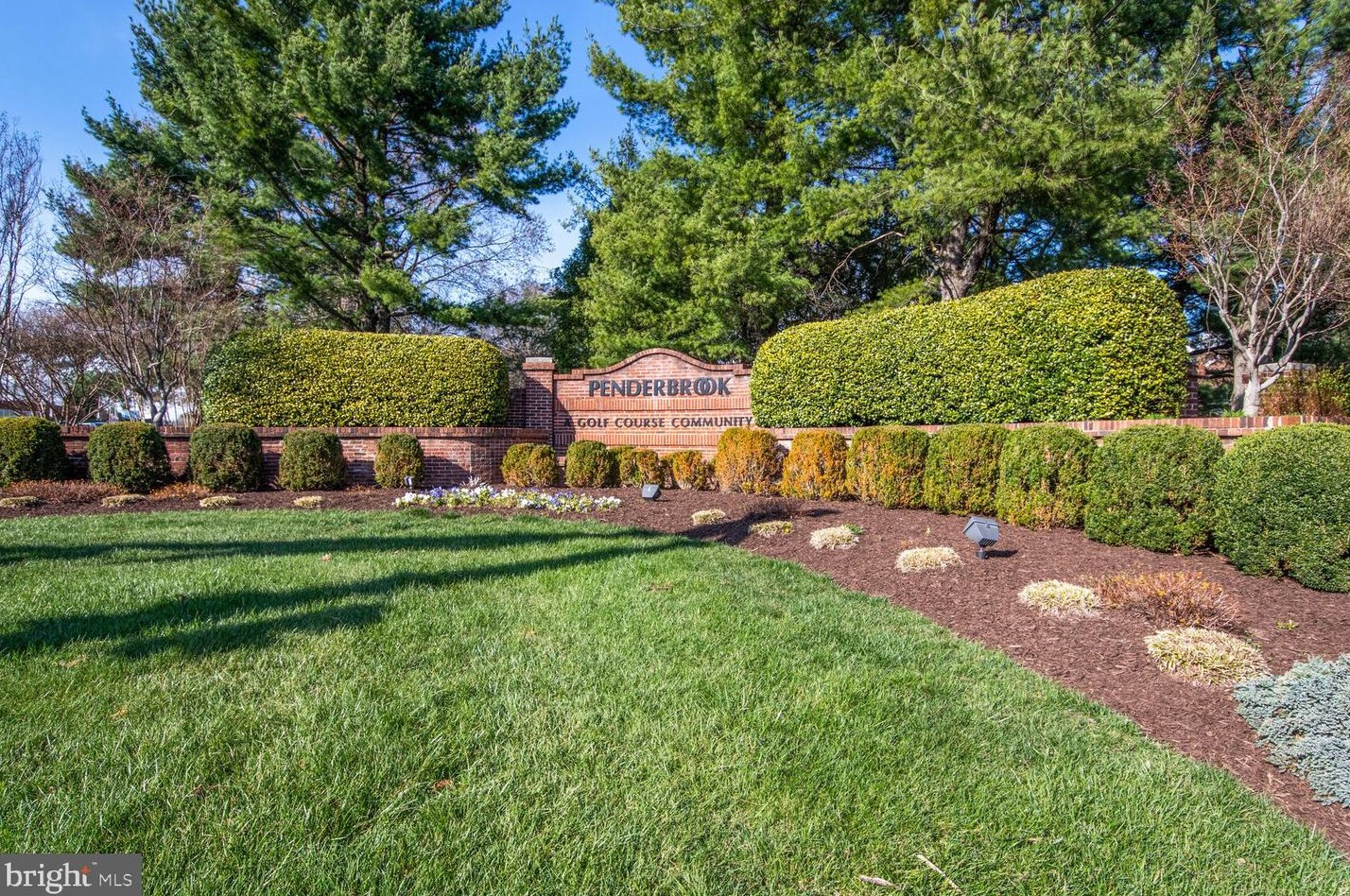 3808 Green Ridge Ct, Fairfax VA  22033-2633 exterior