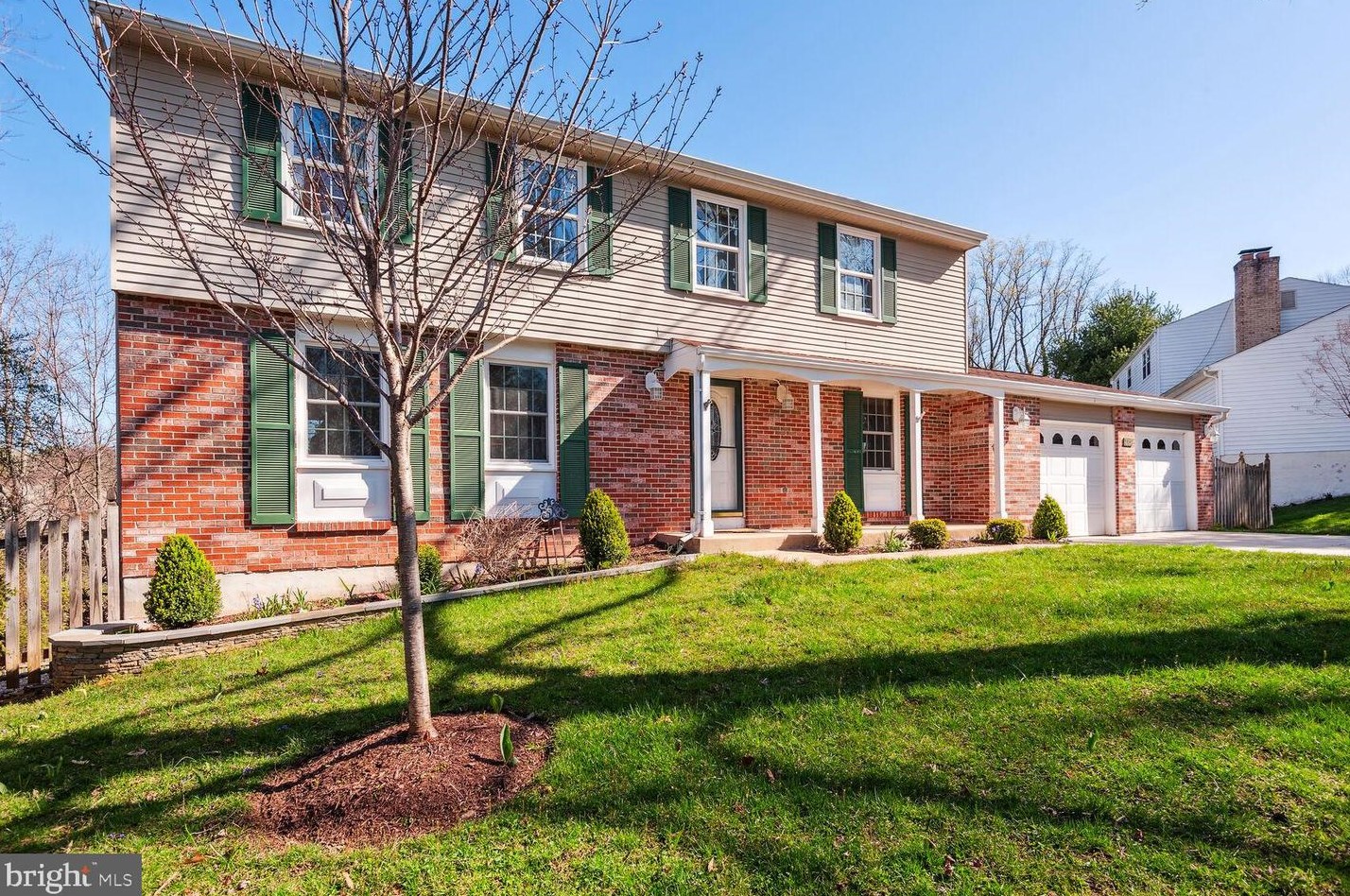2702 Wrexham Ct, Herndon, VA 20171