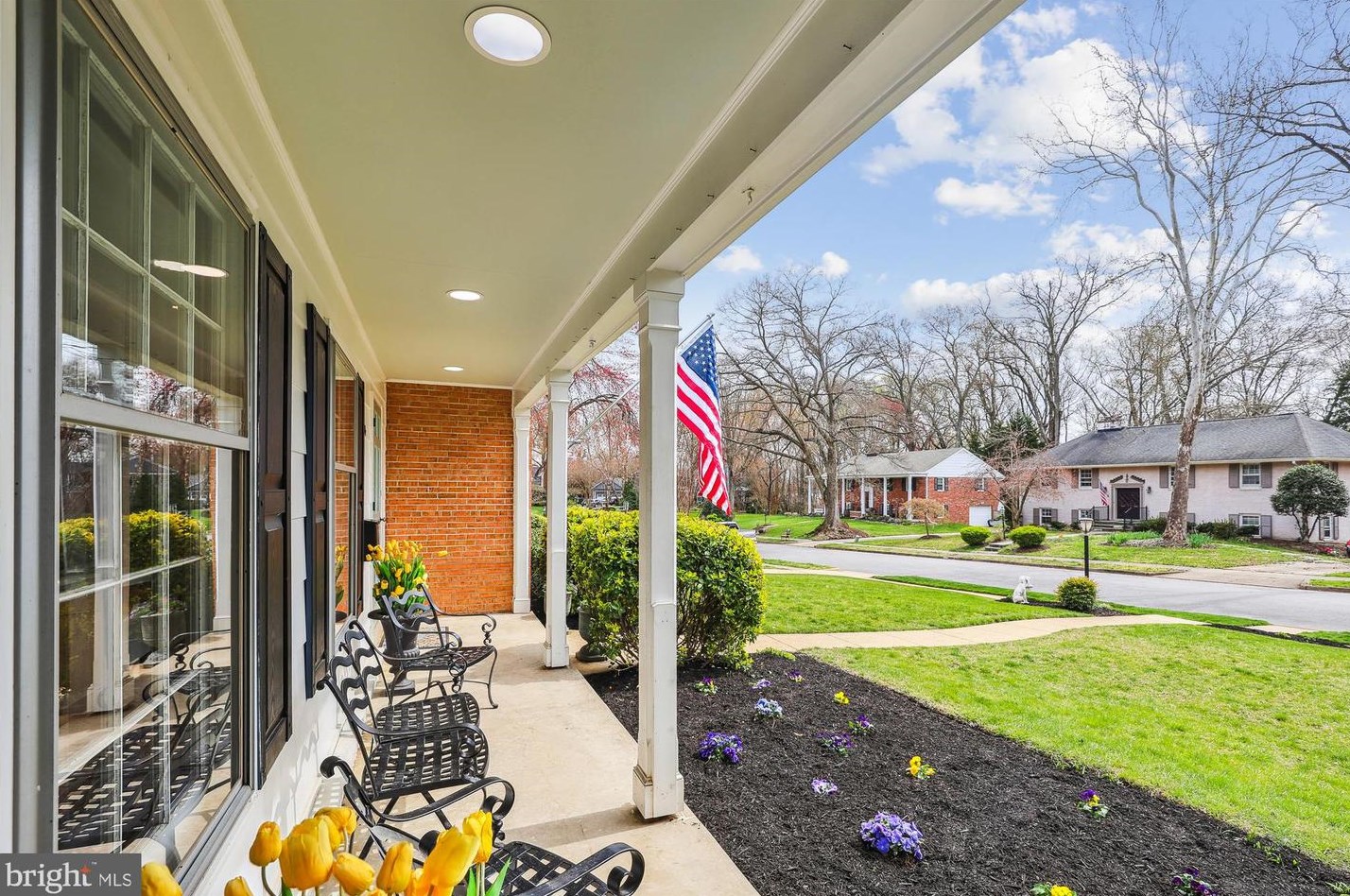 924 Priscilla Ln, Alexandria, VA 22308-2643