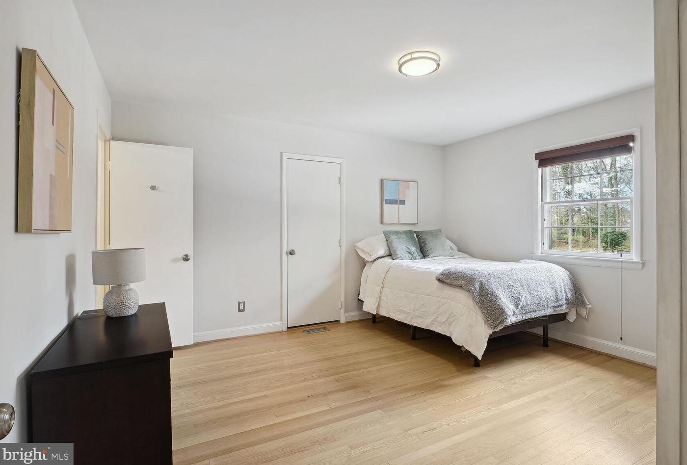 6431 Walters Woods Dr, Falls Church VA  22044-1424 exterior