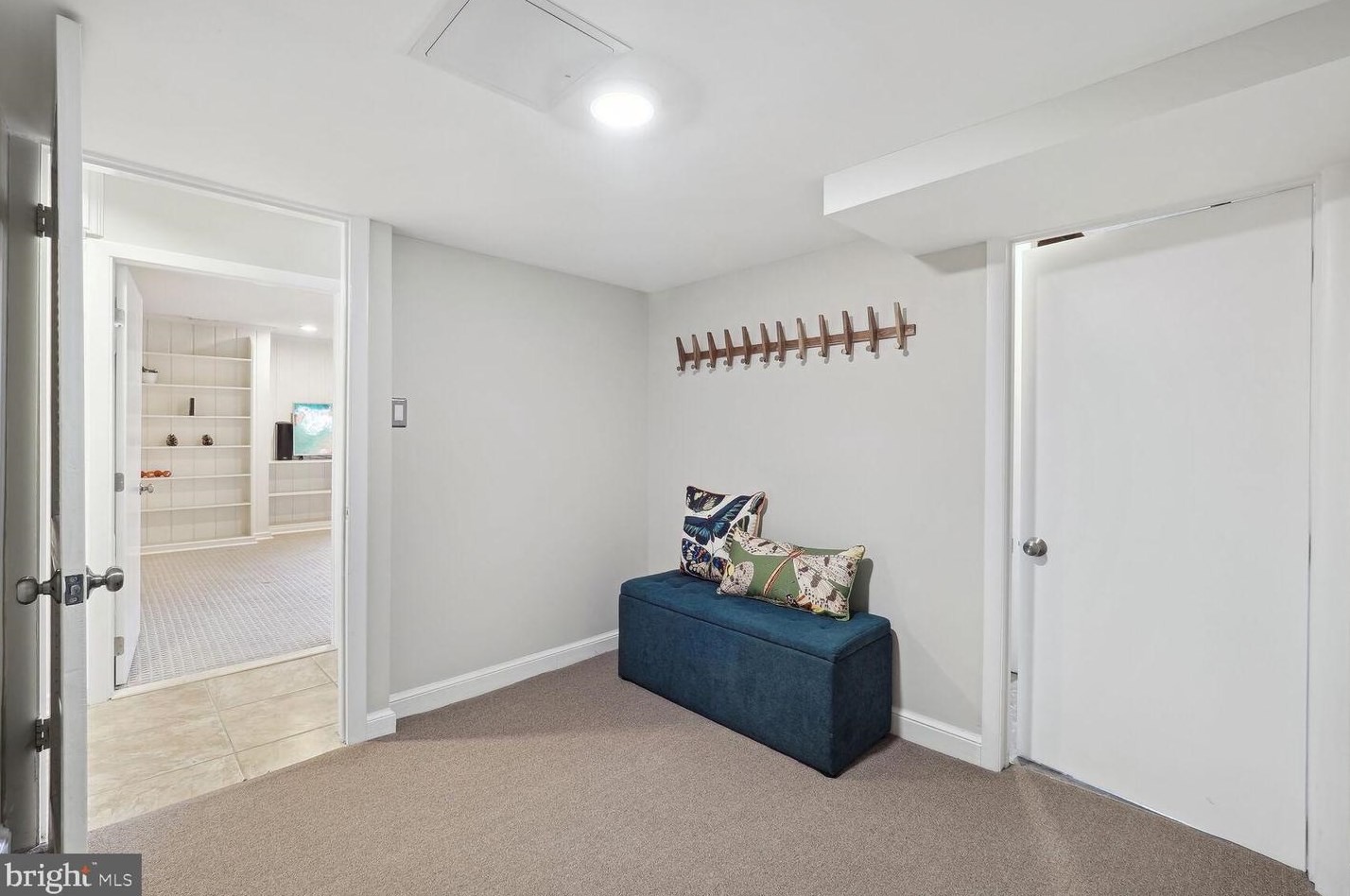 6431 Walters Woods Dr, Falls Church VA  22044-1424 exterior