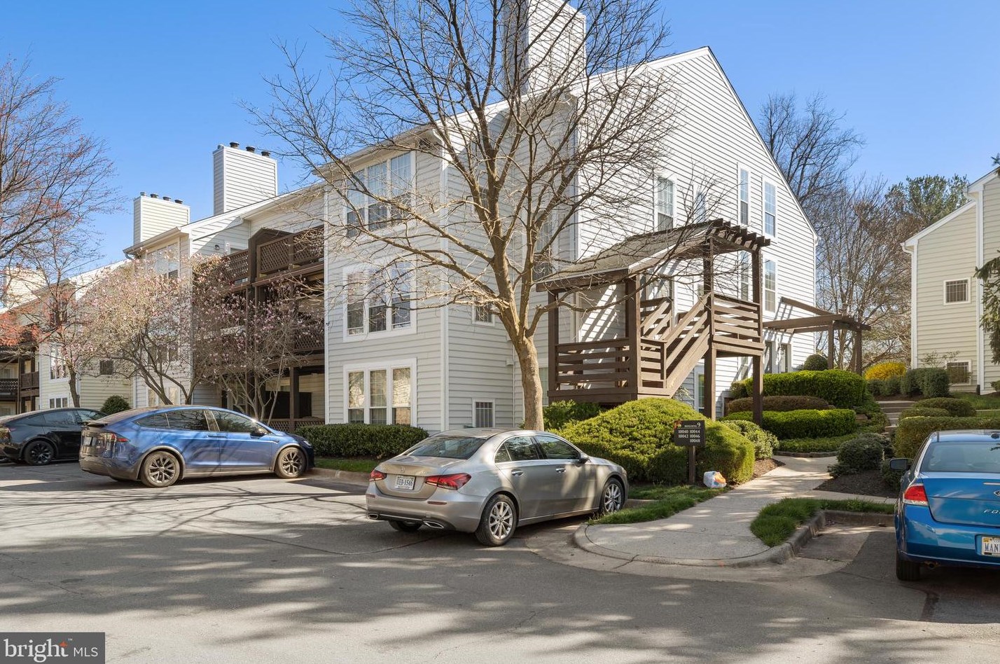 10042 Oakton Terrace Rd, Vienna, VA 22124-2936