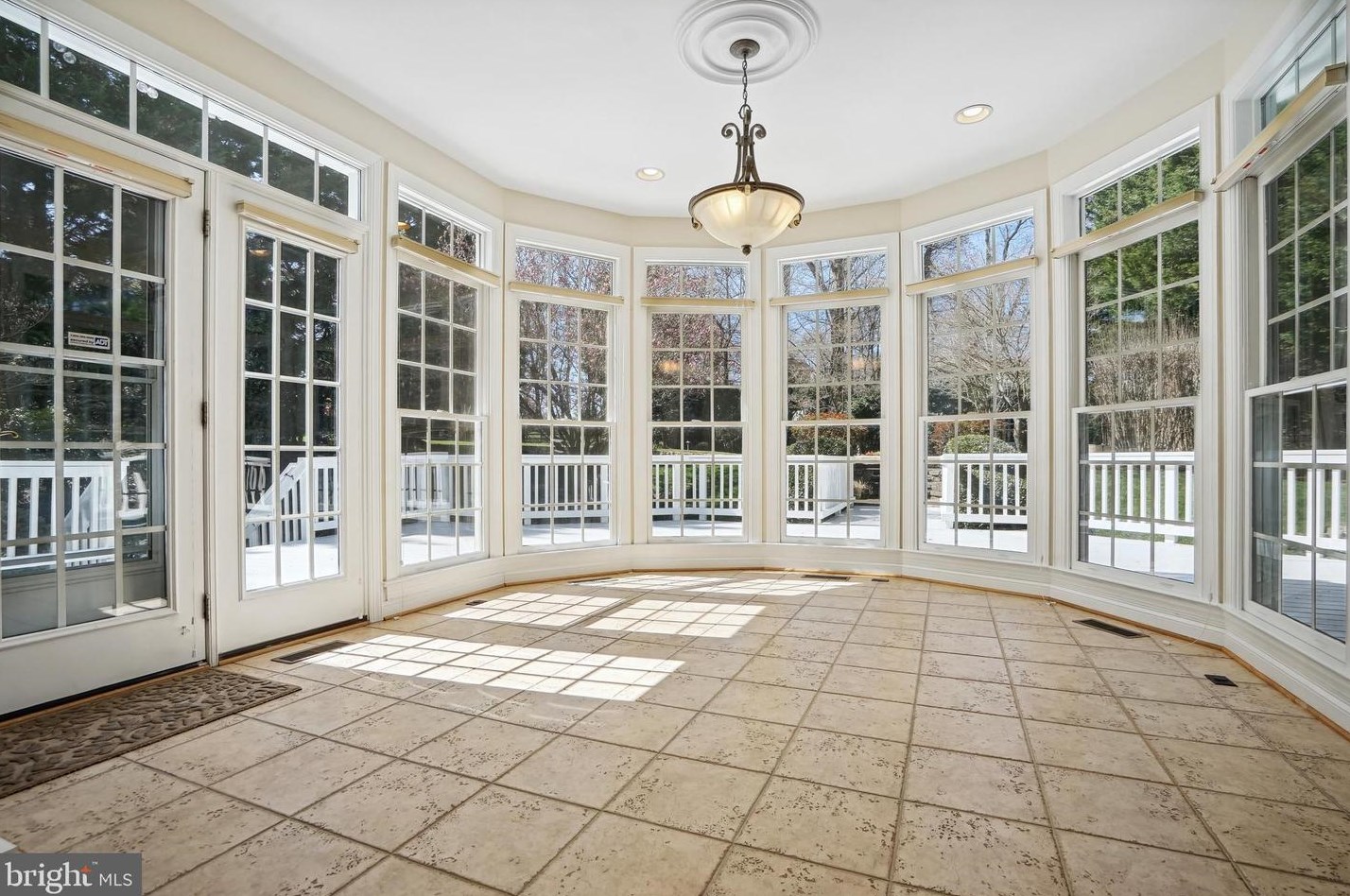 2910 Fox Mill Manor Dr, Vienna VA  22124-1246 exterior