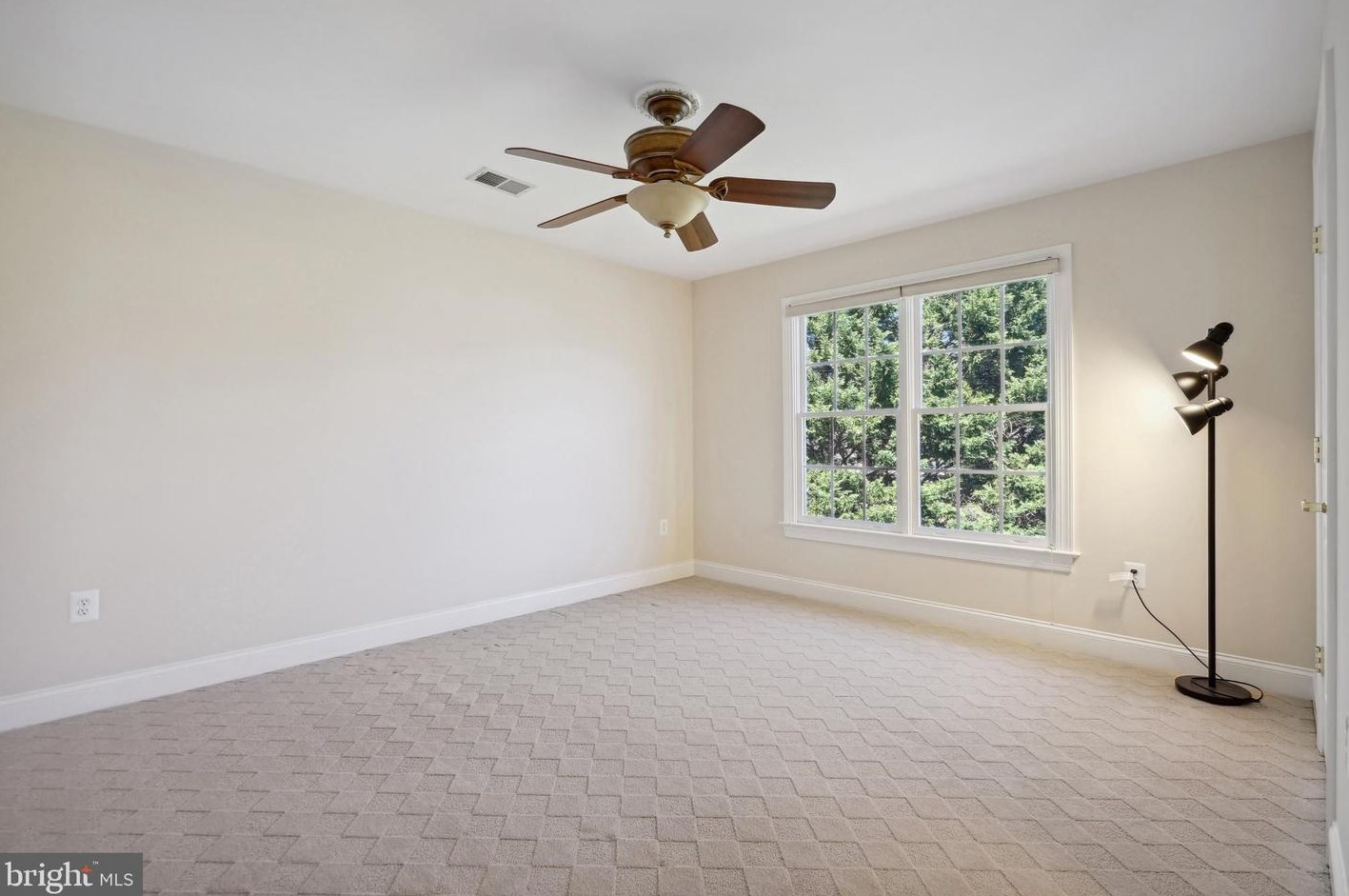 2910 Fox Mill Manor Dr, Vienna VA  22124-1246 exterior