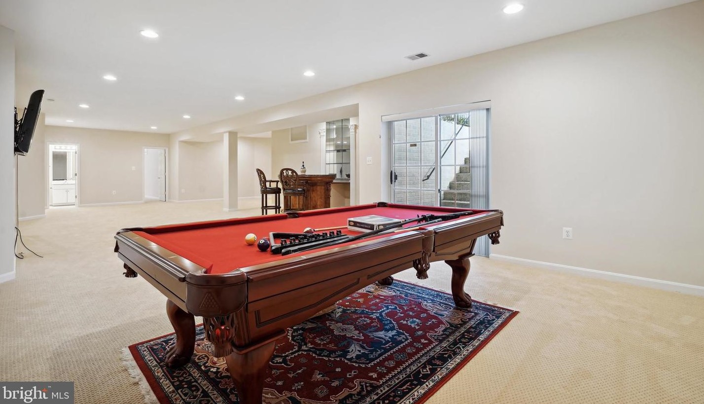 2910 Fox Mill Manor Dr, Vienna VA  22124-1246 exterior