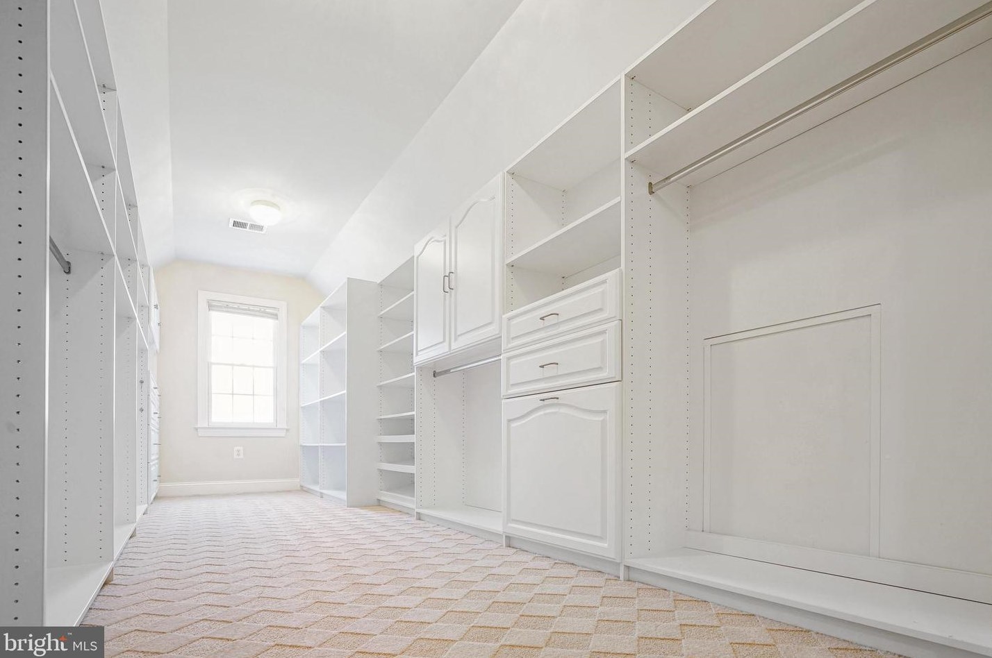 2910 Fox Mill Manor Dr, Vienna VA  22124-1246 exterior