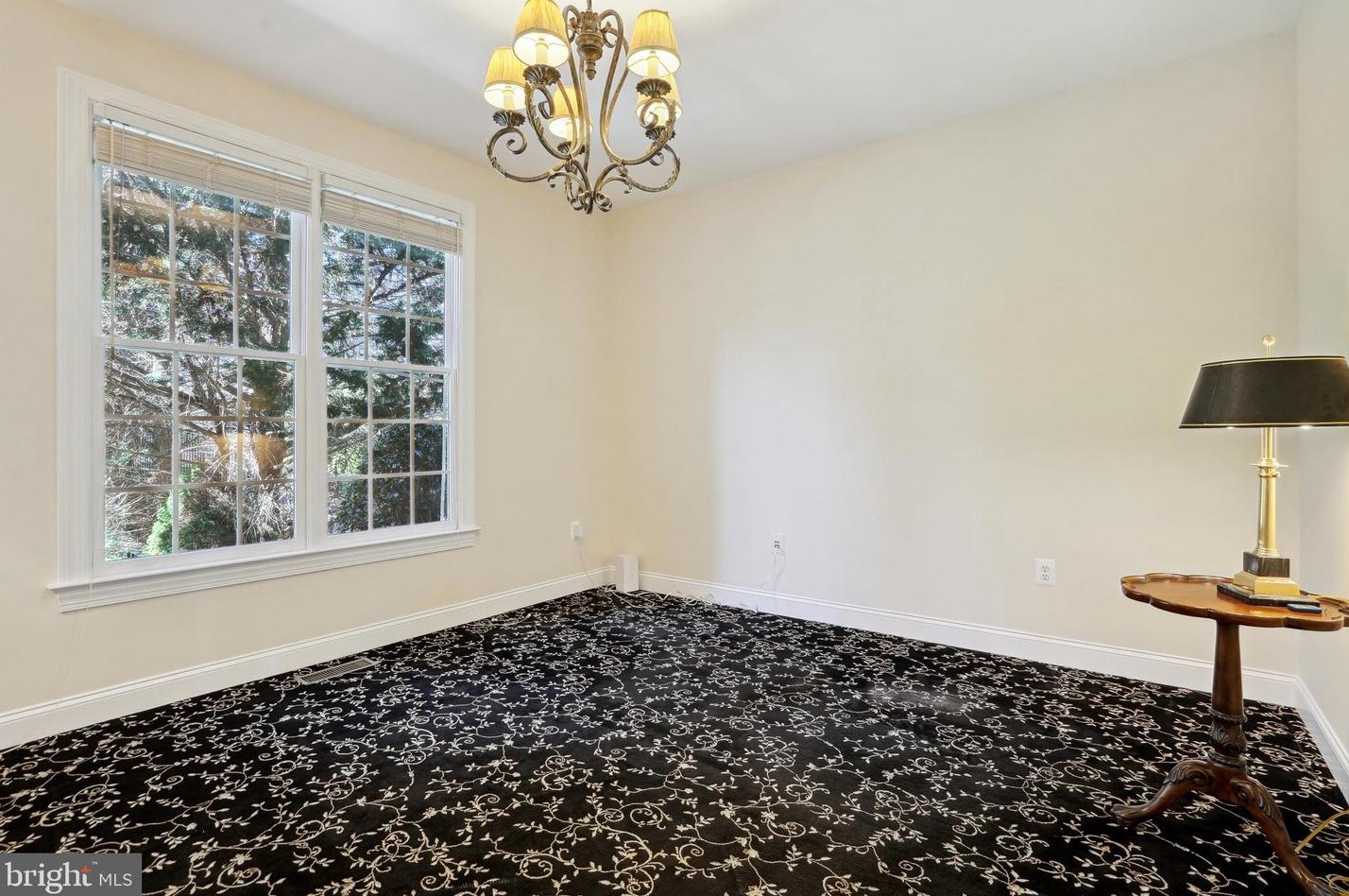 2910 Fox Mill Manor Dr, Vienna VA  22124-1246 exterior