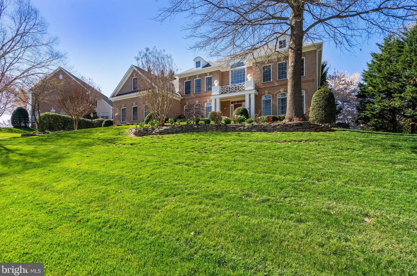 2910 Fox Mill Manor Dr, Vienna, VA 22124-1246