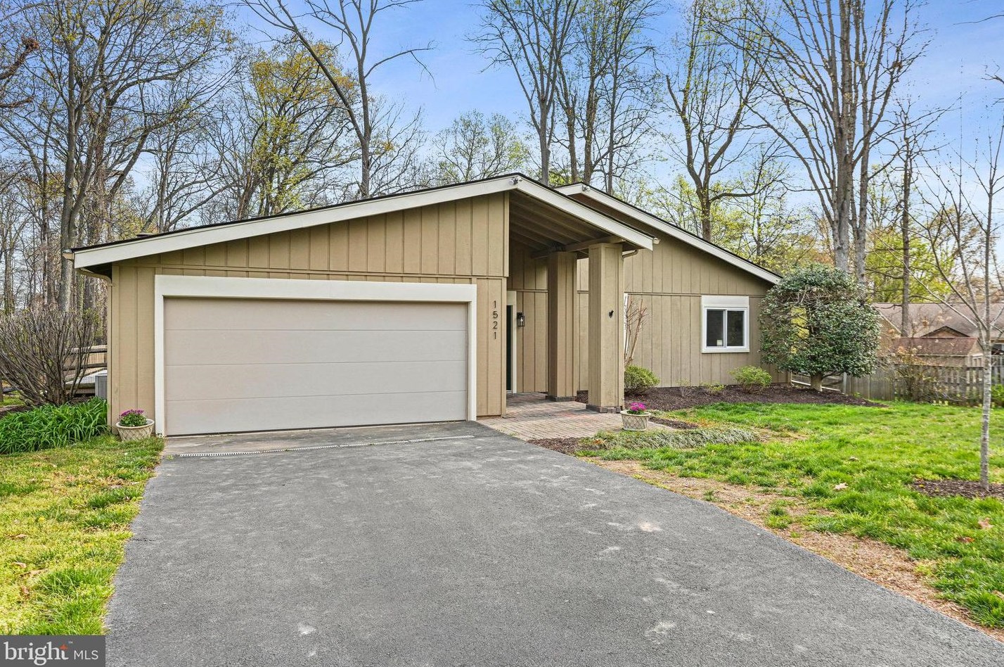 1521 Shellbark Pl, Herndon, VA 20170