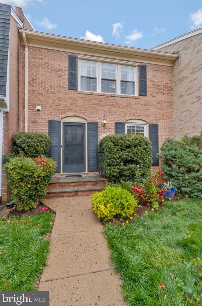 7024 Bradwood Ct, Springfield, VA 22151