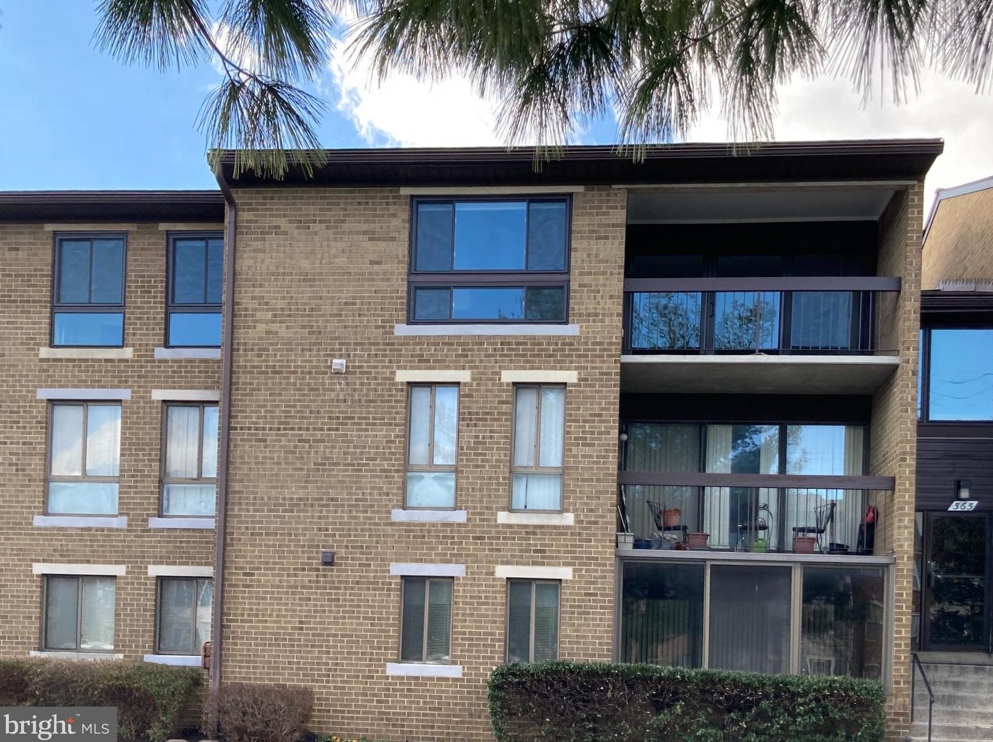 565 Florida Ave #201, Herndon, VA 20170